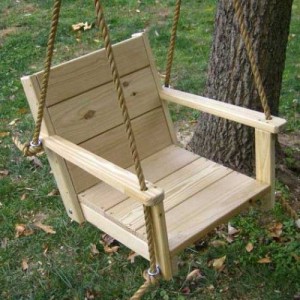 Make Lawn Swings from turn broken chairs