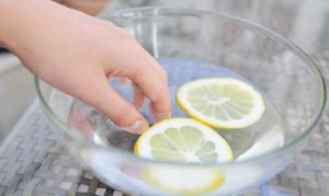 Remove Nail Polish by Lemon Juice and Vinegar