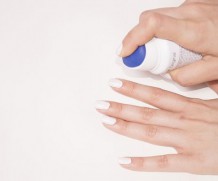 Simple tips for How to Remove Nail Paint and Cloths Stains